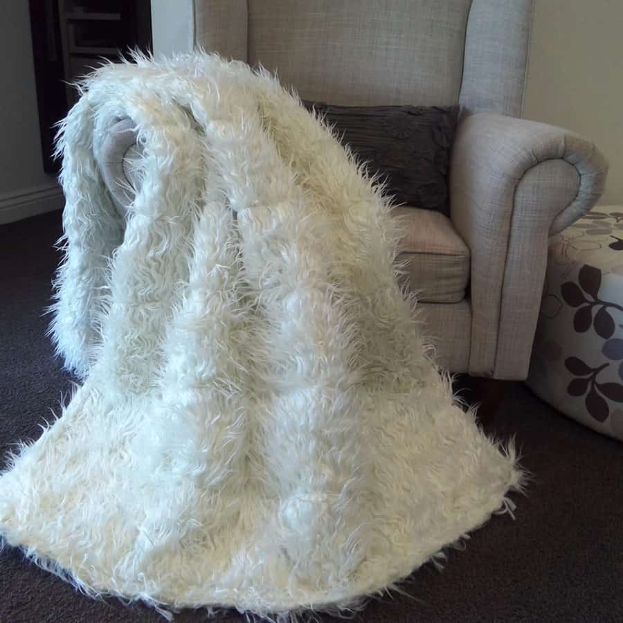 Shaggy Faux Fur Throw Rug with Foot Pocket (White) - Kloudsac